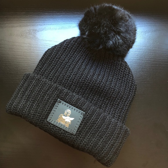 Love Your Melon Star Wars Mandalorian Baby Yoda Black Pom Beanie Knit Hat - Picture 8 of 8